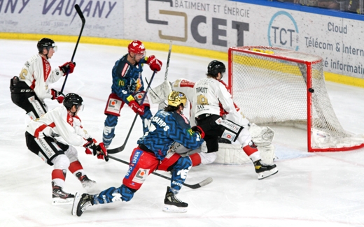 Photo hockey Ligue Magnus - Ligue Magnus : 28ème journée : Grenoble vs Chamonix - Grenoble termine l Photo hockey Ligue Magnus - Ligue Magnus : 28ème journée : Grenoble vs Chamonix - Grenoble termine l