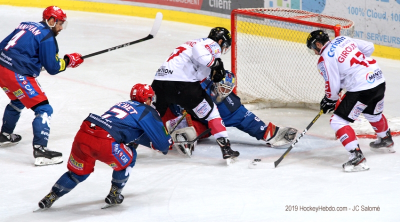 Photo hockey Ligue Magnus - Ligue Magnus : 29ème journée : Grenoble  vs Amiens  - Rude combat ! 