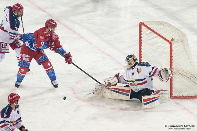 Photo hockey Ligue Magnus - Ligue Magnus : 29ème journée : Lyon vs Grenoble  - Winter Game 2016 : Domination des Brûleurs de Loups