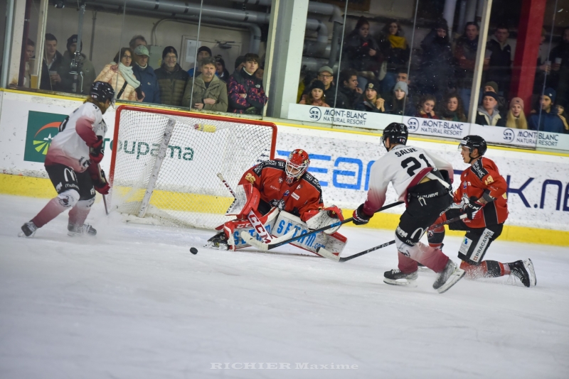 Photo hockey Ligue Magnus - Ligue Magnus : 29ème journée : Chamonix vs Mulhouse - Richard Bozon bientôt forteresse imprenable ?! Photo hockey Ligue Magnus - Ligue Magnus : 29ème journée : Chamonix vs Mulhouse - Richard Bozon bientôt forteresse imprenable ?!