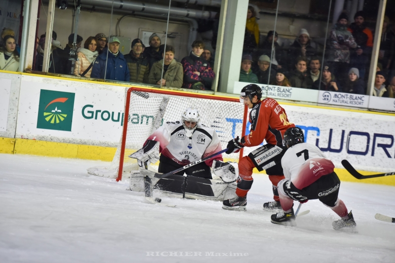 Photo hockey Ligue Magnus - Ligue Magnus : 29ème journée : Chamonix vs Mulhouse - Richard Bozon bientôt forteresse imprenable ?! Photo hockey Ligue Magnus - Ligue Magnus : 29ème journée : Chamonix vs Mulhouse - Richard Bozon bientôt forteresse imprenable ?!