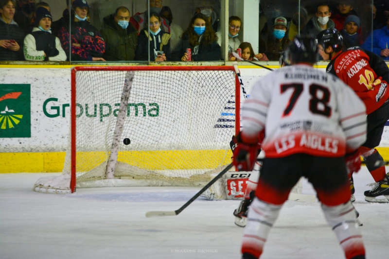 Photo hockey Ligue Magnus - Ligue Magnus : 29ème journée : Chamonix  vs Nice - Les matchs se suivent et se ressemblent à Richard Bozon