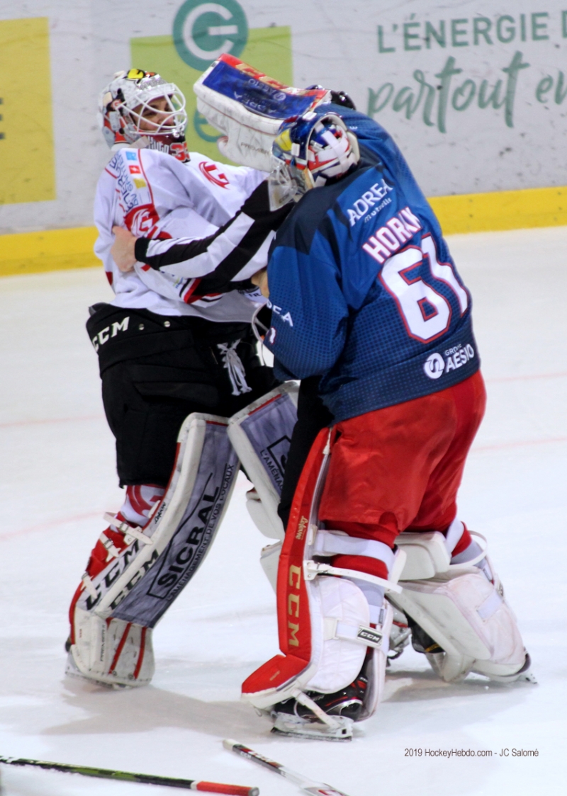 Photo hockey Ligue Magnus - Ligue Magnus : 29ème journée : Grenoble vs Amiens - Rude combat ! Photo hockey Ligue Magnus - Ligue Magnus : 29ème journée : Grenoble vs Amiens - Rude combat !