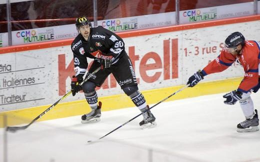 Photo hockey Ligue Magnus - Ligue Magnus : 30ème journée : Amiens  vs Angers  - LM : Champagne assomme Angers