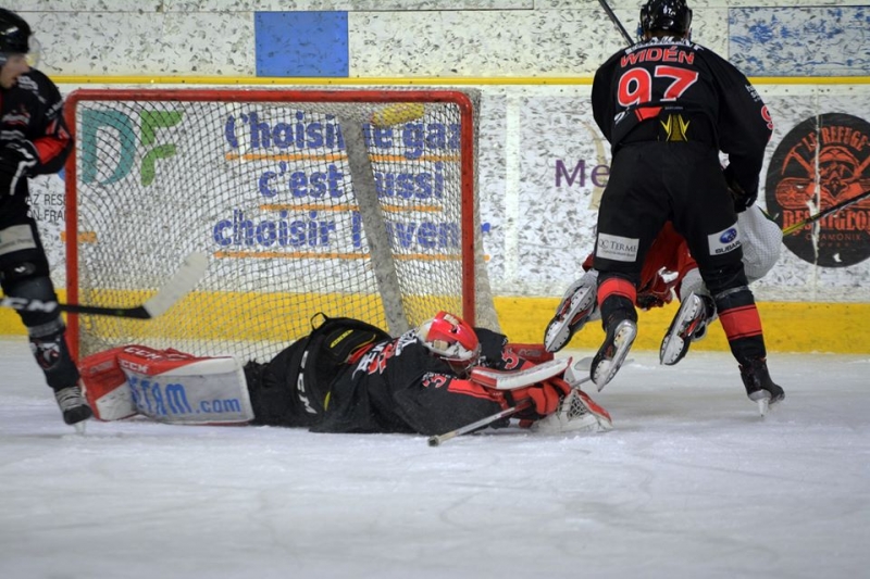 Photo hockey Ligue Magnus - Ligue Magnus : 30ème journée : Chamonix  vs Grenoble  - Les Pionniers ont éteint les Brûleurs de Loups