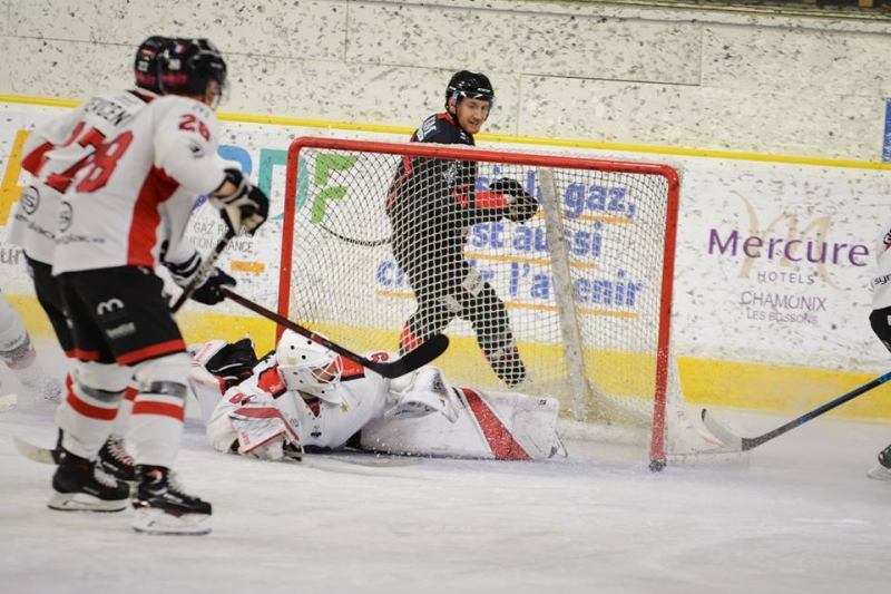 Photo hockey Ligue Magnus - Ligue Magnus : 32ème journée : Chamonix  vs Mulhouse - Les Pionniers enfoncent les Scorpions