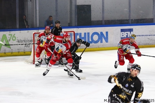 Photo hockey Ligue Magnus - Ligue Magnus : 32ème journée : Rouen vs Grenoble - Grenoble s’impose en leader. Photo hockey Ligue Magnus - Ligue Magnus : 32ème journée : Rouen vs Grenoble - Grenoble s’impose en leader.