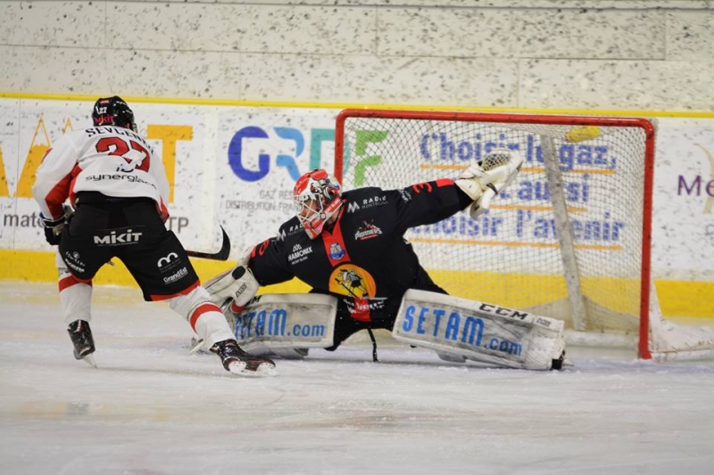 Photo hockey Ligue Magnus - Ligue Magnus : 32ème journée : Chamonix vs Mulhouse - Les Pionniers enfoncent les Scorpions Photo hockey Ligue Magnus - Ligue Magnus : 32ème journée : Chamonix vs Mulhouse - Les Pionniers enfoncent les Scorpions