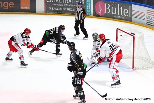Photo hockey Ligue Magnus - Ligue Magnus : 32ème journée : Rouen vs Anglet - Les Dragons au petit trot Photo hockey Ligue Magnus - Ligue Magnus : 32ème journée : Rouen vs Anglet - Les Dragons au petit trot
