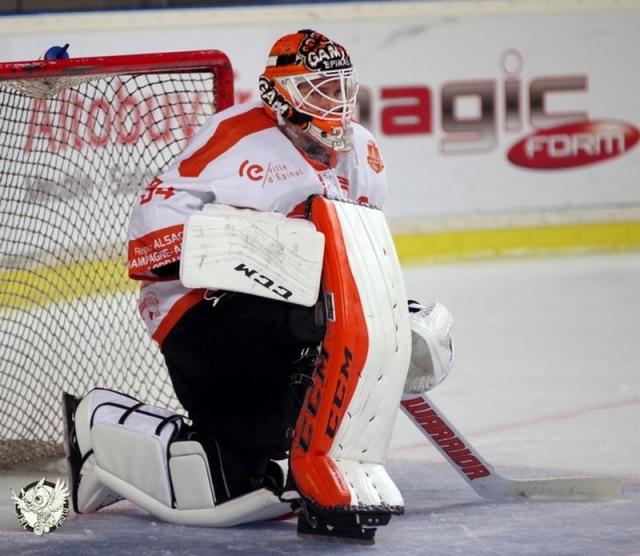 Photo hockey Ligue Magnus - Ligue Magnus : 33ème journée : Amiens vs Epinal - LM : Le Gamyo passe devant les Gothiques Photo hockey Ligue Magnus - Ligue Magnus : 33ème journée : Amiens vs Epinal - LM : Le Gamyo passe devant les Gothiques