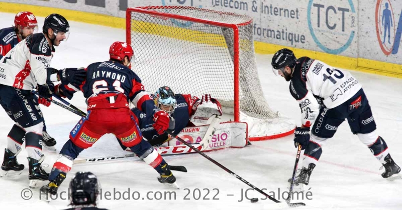 Photo hockey Ligue Magnus - Ligue Magnus : 33ème journée : Grenoble vs Angers - Enorme combat de hockey… mais pas que ! Photo hockey Ligue Magnus - Ligue Magnus : 33ème journée : Grenoble vs Angers - Enorme combat de hockey… mais pas que !