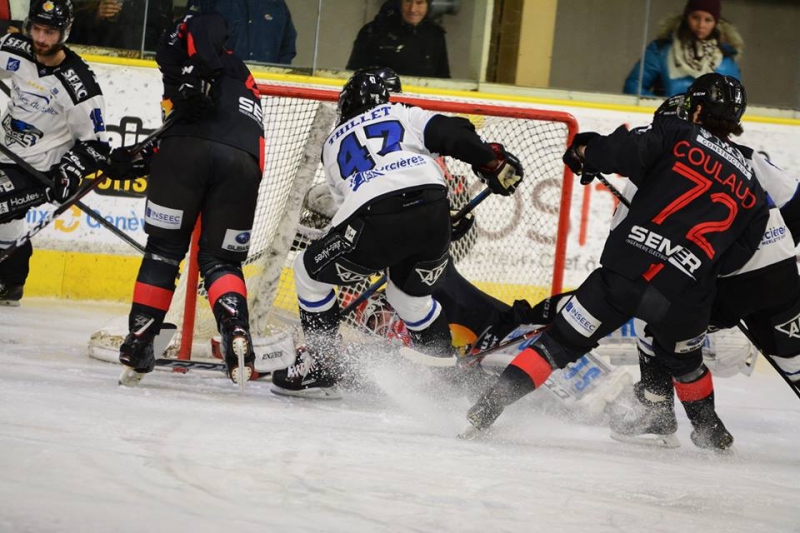 Photo hockey Ligue Magnus - Ligue Magnus : 34ème journée : Chamonix  vs Gap  - Des Pionniers vraiment trop peu inspirés !