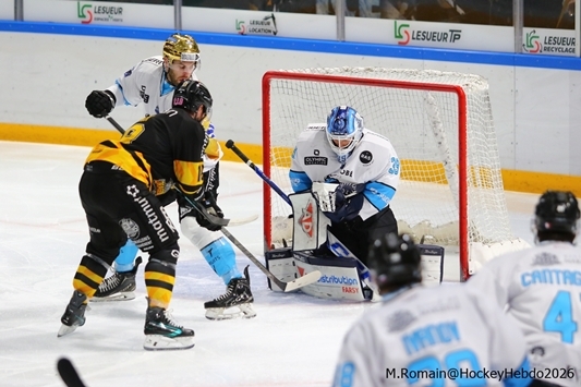 Photo hockey Ligue Magnus - Ligue Magnus : 35ème journée : Rouen vs Marseille - Les dragons font plier les spartiates. Photo hockey Ligue Magnus - Ligue Magnus : 35ème journée : Rouen vs Marseille - Les dragons font plier les spartiates.