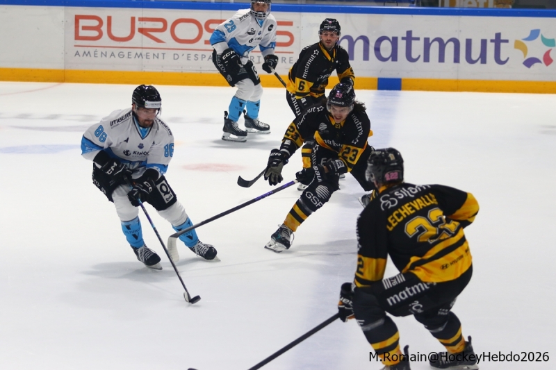 Photo hockey Ligue Magnus - Ligue Magnus : 35ème journée : Rouen vs Marseille - Les dragons font plier les spartiates. Photo hockey Ligue Magnus - Ligue Magnus : 35ème journée : Rouen vs Marseille - Les dragons font plier les spartiates.