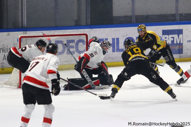 Photo hockey Ligue Magnus - Ligue Magnus : 37ème journée : Rouen vs Chamonix - Rouen s’impose au bout du suspens. Photo hockey Ligue Magnus - Ligue Magnus : 37ème journée : Rouen vs Chamonix - Rouen s’impose au bout du suspens.