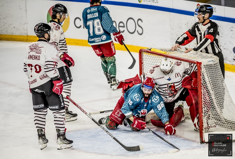 Photo hockey Ligue Magnus - Ligue Magnus : 37ème journée : Cergy-Pontoise vs Briançon - Les Jokers se détachent au dernier tiers Photo hockey Ligue Magnus - Ligue Magnus : 37ème journée : Cergy-Pontoise vs Briançon - Les Jokers se détachent au dernier tiers