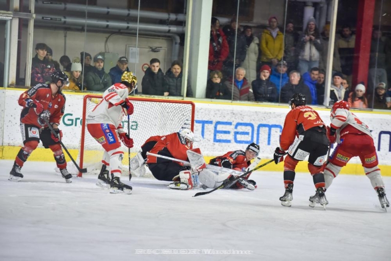 Photo hockey Ligue Magnus - Ligue Magnus : 38ème journée : Chamonix  vs Grenoble  - Grenoble déroule à Chamonix