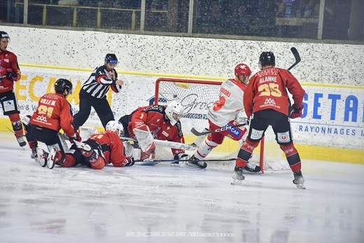 Photo hockey Ligue Magnus - Ligue Magnus : 38ème journée : Chamonix  vs Grenoble  - Grenoble déroule à Chamonix