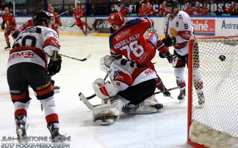 Photo hockey Ligue Magnus - Ligue Magnus : 39ème journée : Grenoble  vs Chamonix  - Trou d