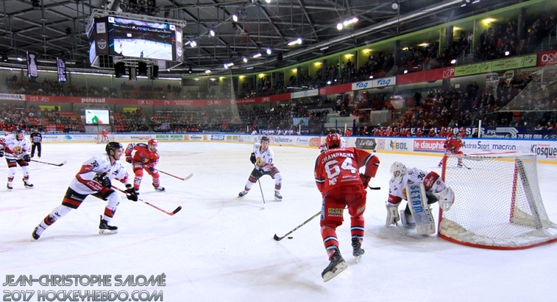 Photo hockey Ligue Magnus - Ligue Magnus : 39ème journée : Grenoble  vs Chamonix  - Trou d