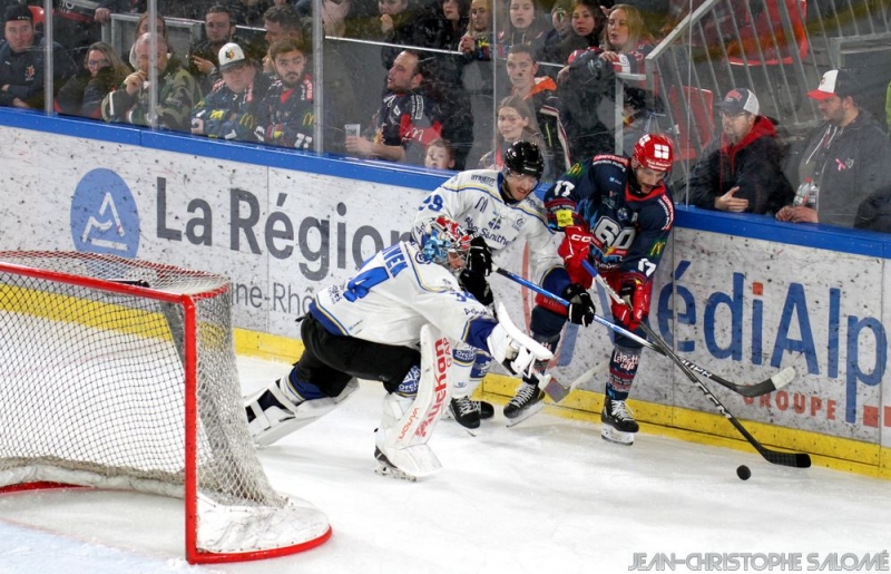 Photo hockey Ligue Magnus - Ligue Magnus : 39ème journée : Grenoble  vs Gap  - Grenoble bousculé par les Rapaces