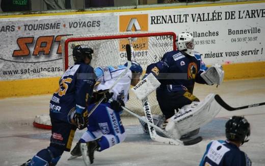Photo hockey Ligue Magnus - Ligue Magnus : 3ème journée  : Chamonix  vs Villard-de-Lans - Chamonix subit la loi des Ours