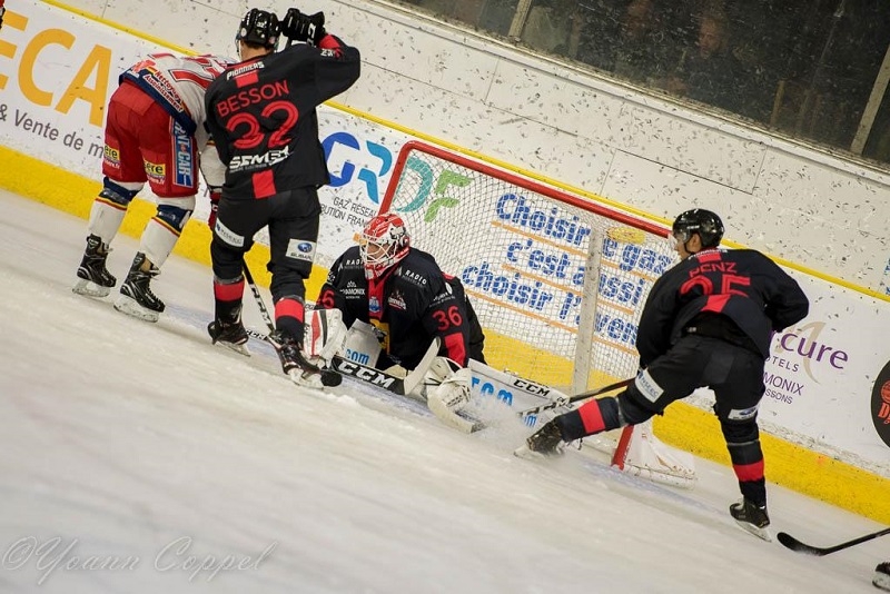Photo hockey Ligue Magnus - Ligue Magnus : 3ème journée : Chamonix  vs Grenoble  - Les Pionniers tombent dans la gueule du loup