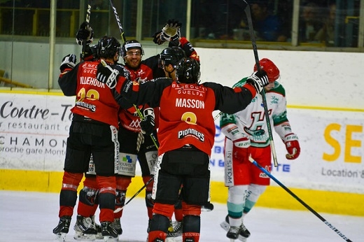 Photo hockey Ligue Magnus - Ligue Magnus : 40ème journée : Chamonix  vs Anglet - Les Pionniers gardent le sourire