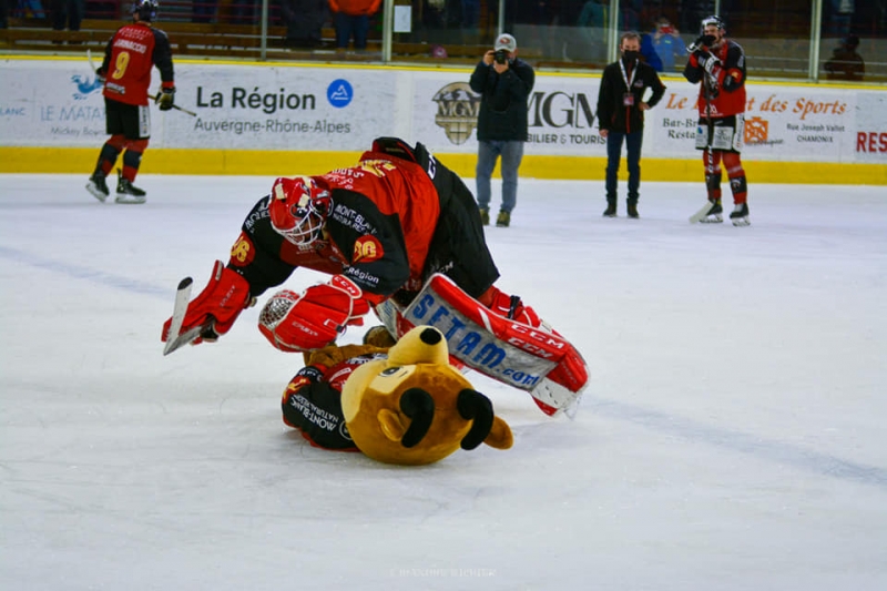 Photo hockey Ligue Magnus - Ligue Magnus : 40ème journée : Chamonix  vs Anglet - Les Pionniers gardent le sourire