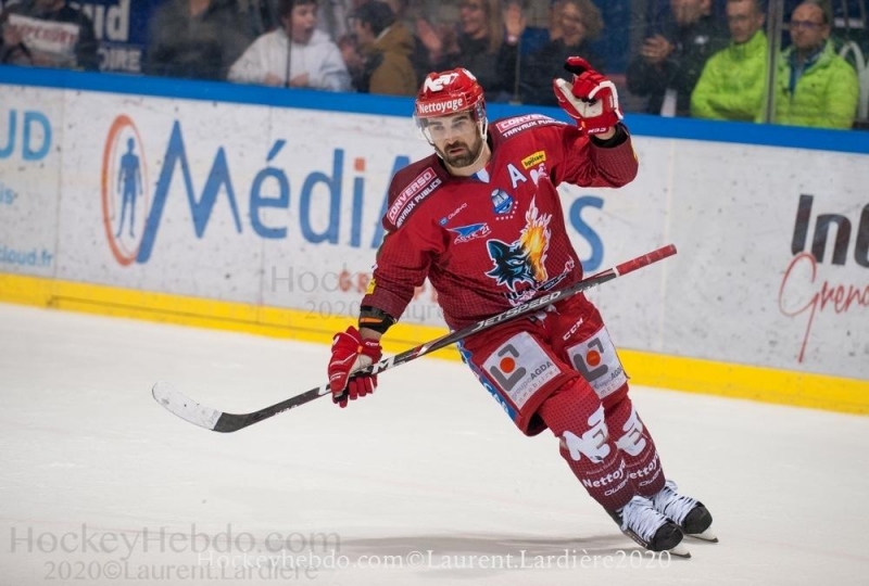 Photo hockey Ligue Magnus - Ligue Magnus : 40ème journée : Grenoble  vs Chamonix  - Grenoble déroule