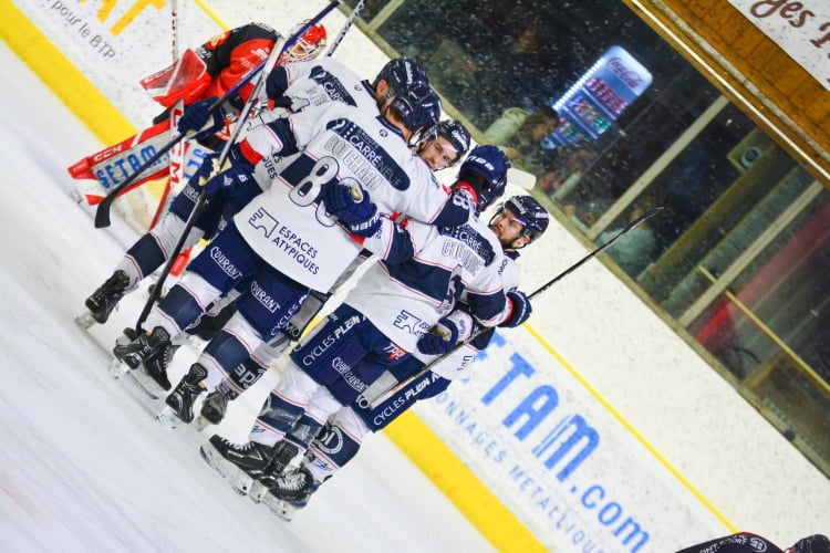 Photo hockey Ligue Magnus - Ligue Magnus : 41ème journée : Chamonix vs Angers - Un tiers de trop pour les Pionniers Photo hockey Ligue Magnus - Ligue Magnus : 41ème journée : Chamonix vs Angers - Un tiers de trop pour les Pionniers