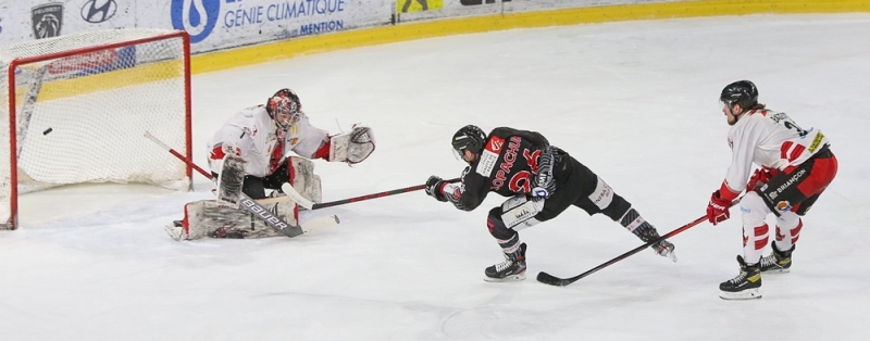 Photo hockey Ligue Magnus - Ligue Magnus : 42ème journée : Amiens  vs Briançon  - Amiens ne fait pas de cadeau