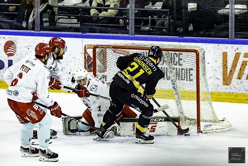 Photo hockey Ligue Magnus - Ligue Magnus : 43ème journée : Cergy-Pontoise vs Rouen - Cergy au pied du mur ! Photo hockey Ligue Magnus - Ligue Magnus : 43ème journée : Cergy-Pontoise vs Rouen - Cergy au pied du mur !
