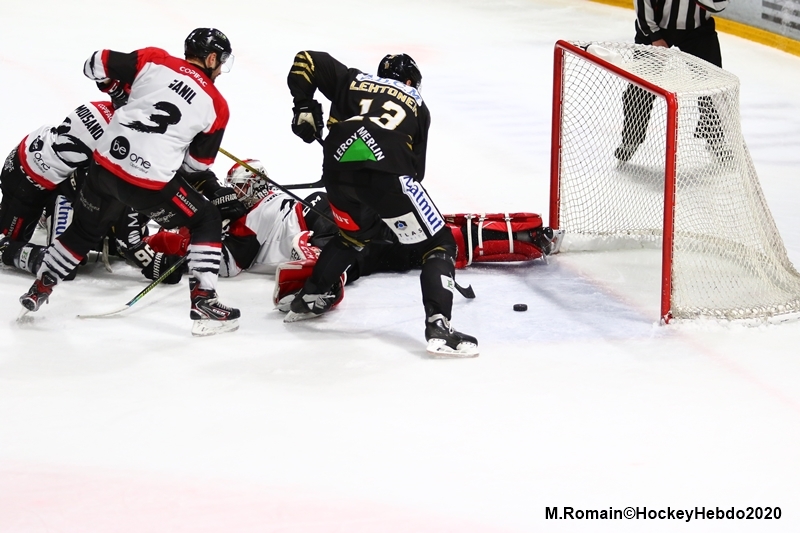 Photo hockey Ligue Magnus - Ligue Magnus : 43ème journée : Rouen vs Bordeaux - Rouen fait l\ Photo hockey Ligue Magnus - Ligue Magnus : 43ème journée : Rouen vs Bordeaux - Rouen fait l\