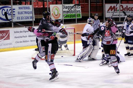 Photo hockey Ligue Magnus - Ligue Magnus : 4ème journée : Amiens vs Chamonix - Amiens se fait pièger Photo hockey Ligue Magnus - Ligue Magnus : 4ème journée : Amiens vs Chamonix - Amiens se fait pièger