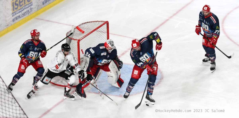 Photo hockey Ligue Magnus - Ligue Magnus : 4ème journée : Grenoble vs Chamonix - Une prestation d’amateurs ! Photo hockey Ligue Magnus - Ligue Magnus : 4ème journée : Grenoble vs Chamonix - Une prestation d’amateurs !