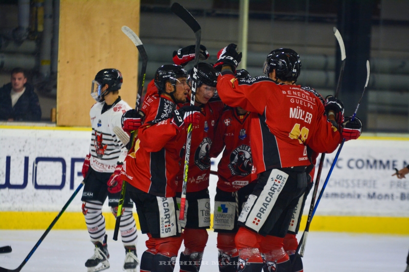 Photo hockey Ligue Magnus - Ligue Magnus : 5ème journée  : Chamonix  vs Briançon  - Les Pionniers l’emportent aux forceps !