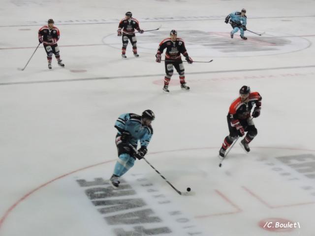 Photo hockey Ligue Magnus - Ligue Magnus : 5ème journée : Bordeaux vs Brest  - Le Boxer vole plus haut que l