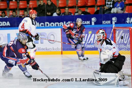 Photo hockey Ligue Magnus - Ligue Magnus : 5ème journée : Grenoble  vs Neuilly/Marne - Sivic ne fait pas les choses à Mitja!