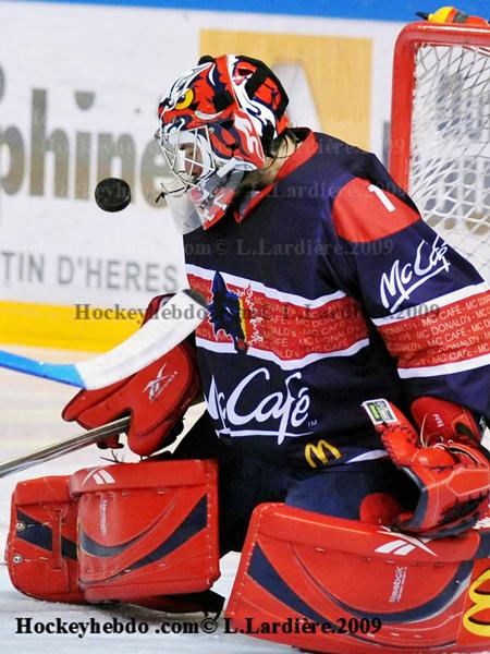 Photo hockey Ligue Magnus - Ligue Magnus : 5ème journée : Grenoble  vs Neuilly/Marne - Sivic ne fait pas les choses à Mitja!