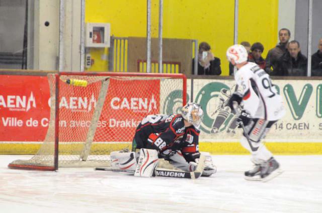 Photo hockey Ligue Magnus - Ligue Magnus : 5ème journée : Caen vs Angers - Victoire angenive dans la douleur Photo hockey Ligue Magnus - Ligue Magnus : 5ème journée : Caen vs Angers - Victoire angenive dans la douleur