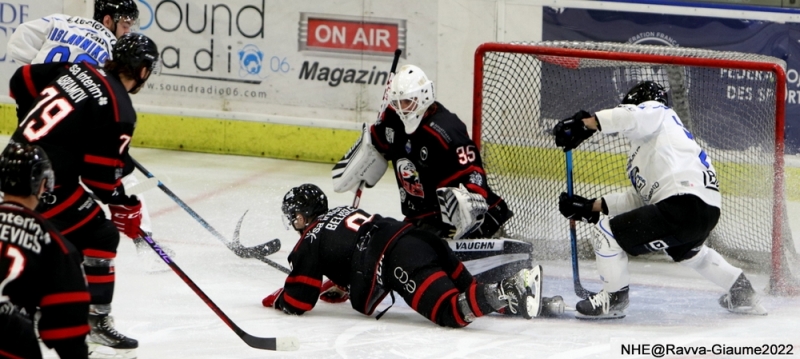 Photo hockey Ligue Magnus - Ligue Magnus : 6ème journée  : Nice vs Gap  - Les Rapaces au-dessus 