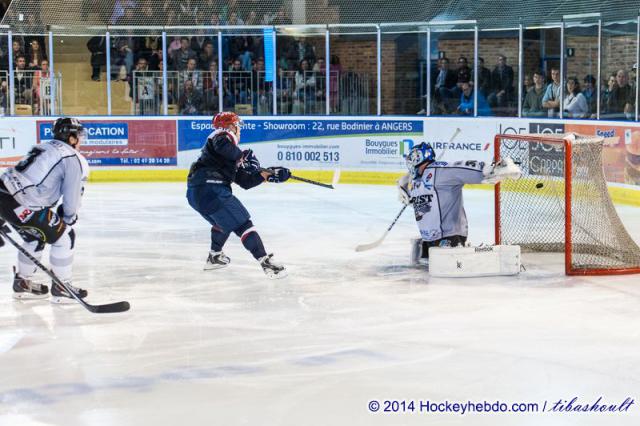 Photo hockey Ligue Magnus - Ligue Magnus : 6ème journée : Angers  vs Brest  - Tifu enflamme Le Haras
