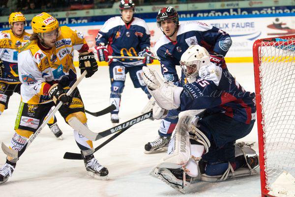 Photo hockey Ligue Magnus - Ligue Magnus : 6ème journée : Grenoble  vs Strasbourg  - Grenoble laborieusement