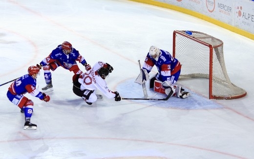 Photo hockey Ligue Magnus - Ligue Magnus : 6ème journée : Lyon vs Chamonix  - Lyon joue avec le feu