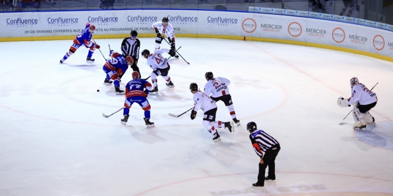 Photo hockey Ligue Magnus - Ligue Magnus : 6ème journée : Lyon vs Chamonix  - Lyon joue avec le feu