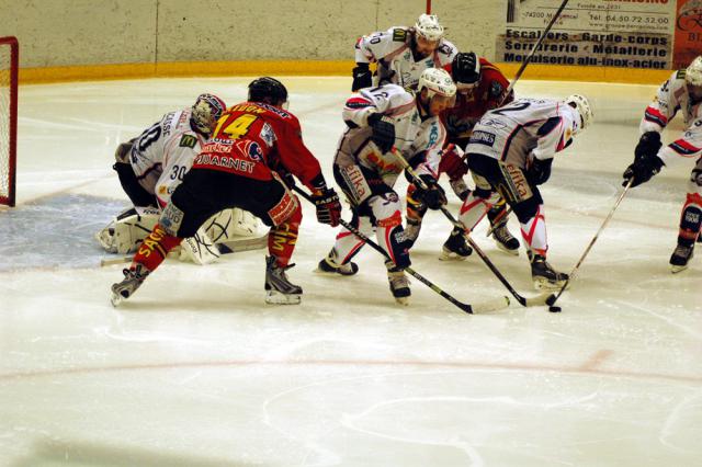 Photo hockey Ligue Magnus - Ligue Magnus : 6ème journée : Morzine-Avoriaz vs Epinal  - Fin de match houleuse en faveur des Pingouins