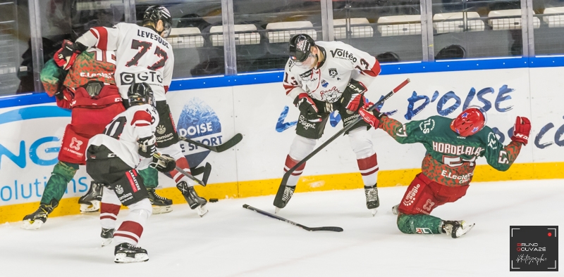 Photo hockey Ligue Magnus - Ligue Magnus : 7ème journée : Cergy-Pontoise vs Bordeaux - Cergy retrouve le goût de la victoire Photo hockey Ligue Magnus - Ligue Magnus : 7ème journée : Cergy-Pontoise vs Bordeaux - Cergy retrouve le goût de la victoire