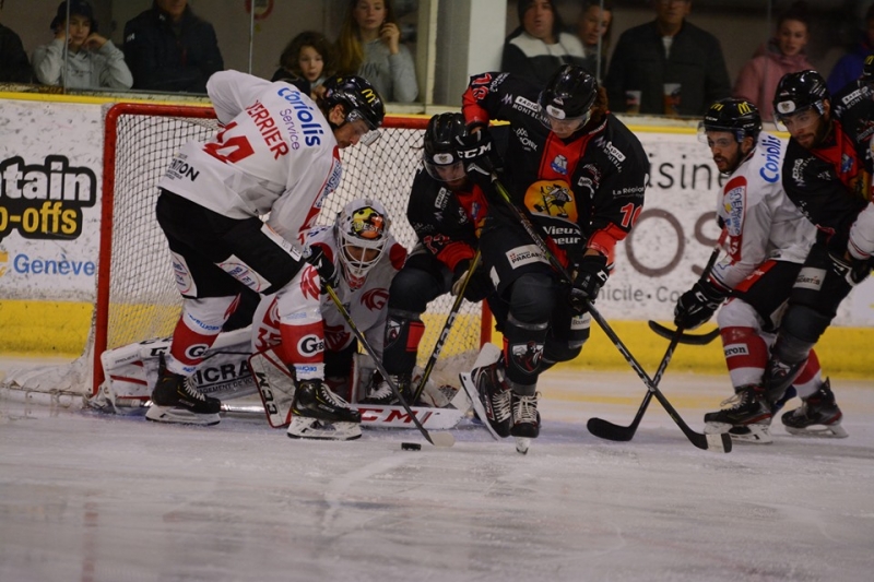 Photo hockey Ligue Magnus - Ligue Magnus : 8ème journée : Chamonix  vs Amiens  - Les Pionniers piègent les Gothiques