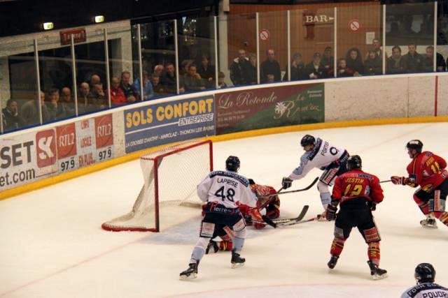 Photo hockey Ligue Magnus - Ligue Magnus : 8ème journée : Morzine-Avoriaz vs Angers  - Angers a joué avec le feu